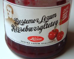 Bilde av Lerum Bestemor Lerums Kirsebærsyltetøy. Bilde av Lerum Bestemor Lerums Kirsebærsyltetøy.