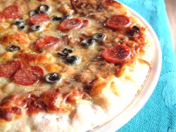 Bilde av Fjordland Pizza pepperoni og oliven. Bilde av Fjordland Pizza pepperoni og oliven.