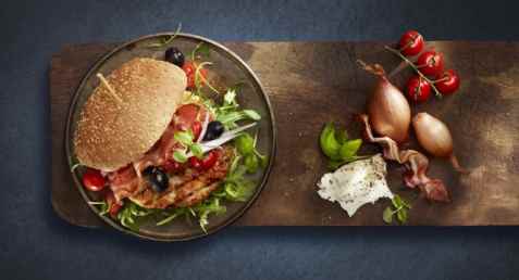 Bilde av Lofoten Perfekt grillfisk Grillburger med ost & bacon. Bilde av Lofoten Perfekt grillfisk Grillburger med ost & bacon.