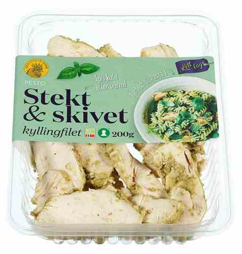 Bilde av Den stolte hane stekt og skivet kyllingfilet pesto. Bilde av Den stolte hane stekt og skivet kyllingfilet pesto.
