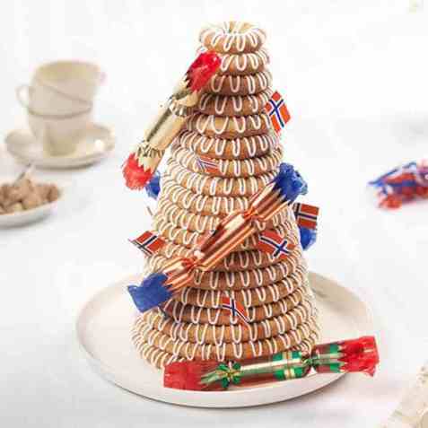Bilde av Bakehuset kransekake 18 ringer. Bilde av Bakehuset kransekake 18 ringer.