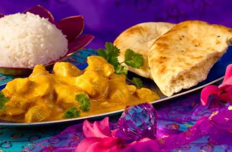 Bilde av Fjordland Kylling tikka masala med basmatiris og nanbrød.