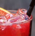 Svalende drinker i sommervarmen