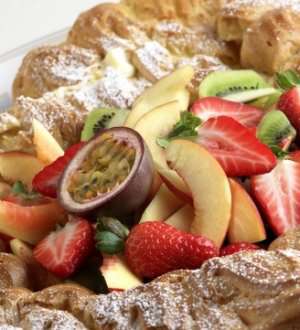 Nyt sommeren og varmen med deilige, søte dessert fristelser. Nyt sommeren og varmen med deilige, søte dessert fristelser.