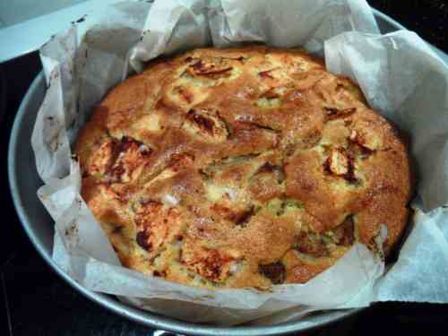 Ferdig kake i formen med bakepapir 