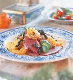 Prøv også Røkt lammelår med mandarinsalat(tapas).