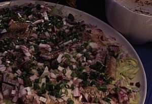 Bøklingsalat med yoghurtdressing oppskrift.