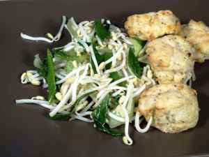 Prøv også Stir fry spirer med fiskekaker og pepper.