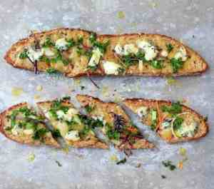Prøv også Brødpizza med blåmuggost og grønnkål.