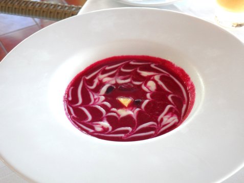 Rødbetesuppe med rømme oppskrift.