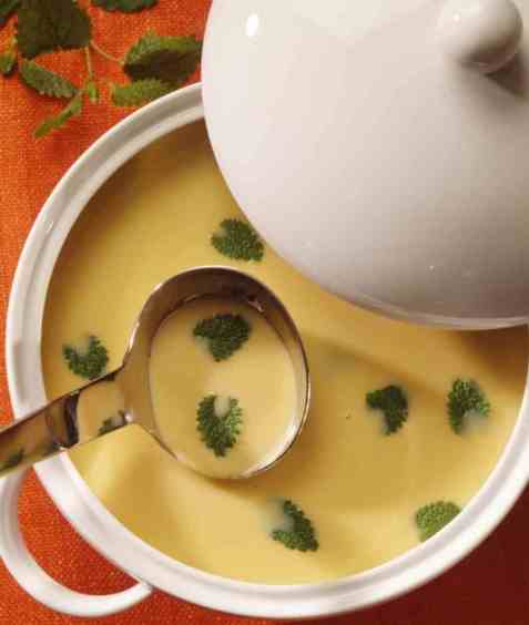 Astrid Riddervolds hønsesuppe oppskrift.