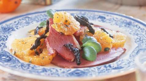 Røkt lammelår med mandarinsalat til juletapas oppskrift.