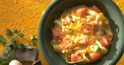 Laksepasta oppskrift.