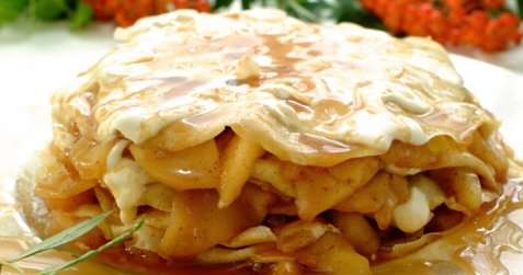 Crêpes med epler og karamellsaus oppskrift.