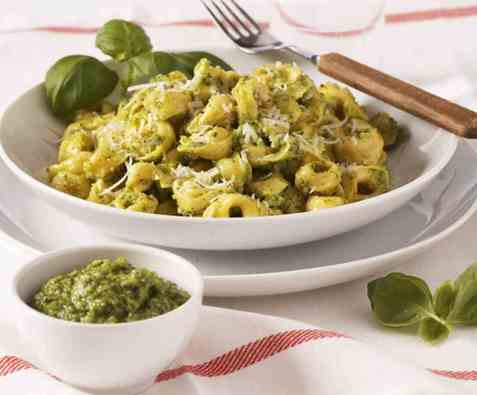 Tortellini med hjemmelaget pesto oppskrift.