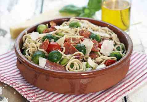 Pasta med rosenkål, cherrytomat og chorizo oppskrift.