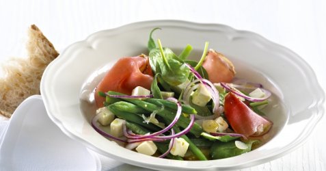 Spinatsalat med skinke og fetaost oppskrift.