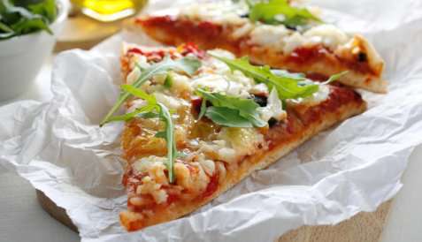 Pizza med klippfisk oppskrift.