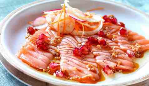 Lettgrillet laksecarpaccio oppskrift.