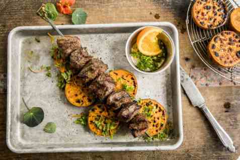 Grillet biffspyd med søtpotet oppskrift.