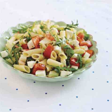 Pastasalat med mozzarella oppskrift.
