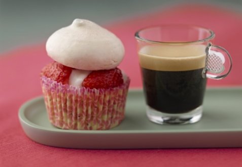 Pavlova cupcake style and deca oppskrift.