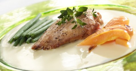 Grillet kylling med paprika og karrisaus oppskrift.