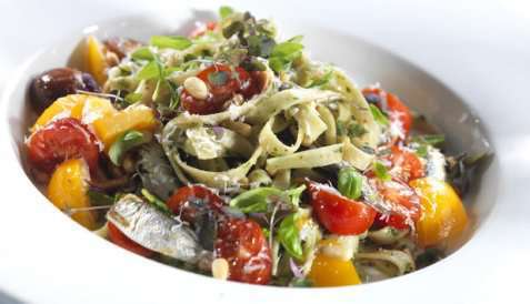 Pasta med sardiner og pesto oppskrift.