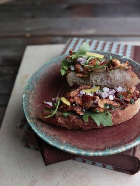 Soppsmørbrød på grillet focaccia oppskrift.