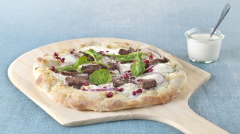 Eltefri pizza med reinsdyrskav, granateple og spinat oppskrift.