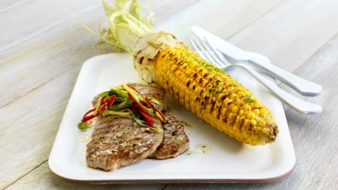 Hot grillet skinkebiff med maiskolbe oppskrift.