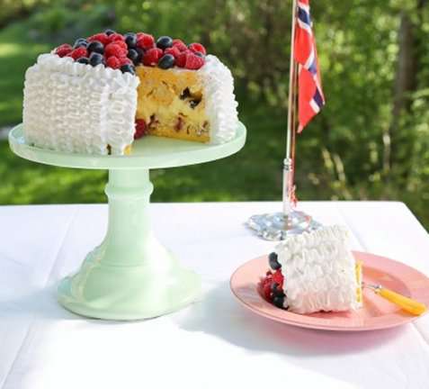 Brødpudding i festdrakt oppskrift.