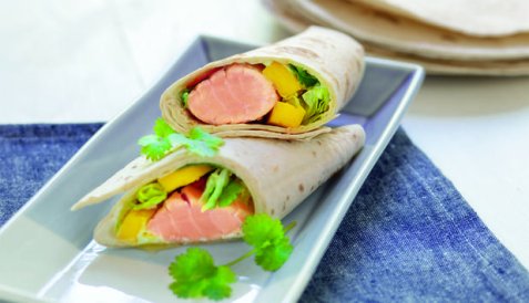 Wrap med laks og mangosalat oppskrift.