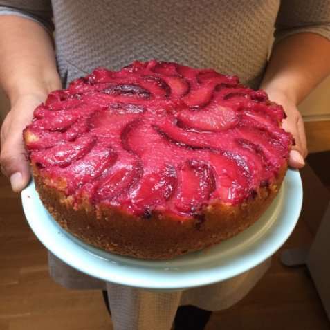 Plommekake på hodet oppskrift.