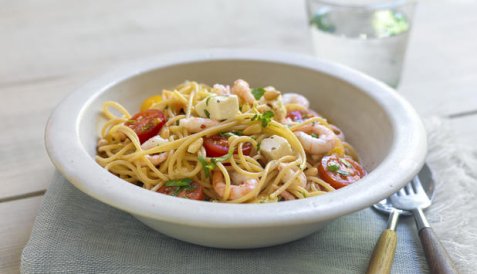 Reker i spaghetti med fetaost oppskrift.