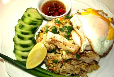 Kao Pad(fried rice) med fisk oppskrift.