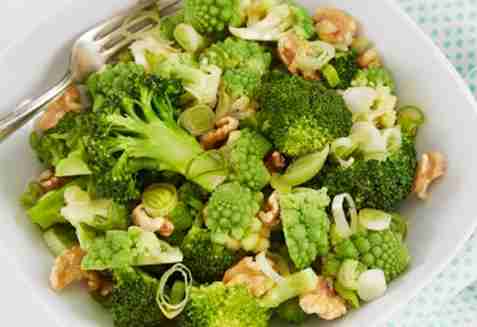 Prøv også Brokkolisalat med romanesco og valnøtter.