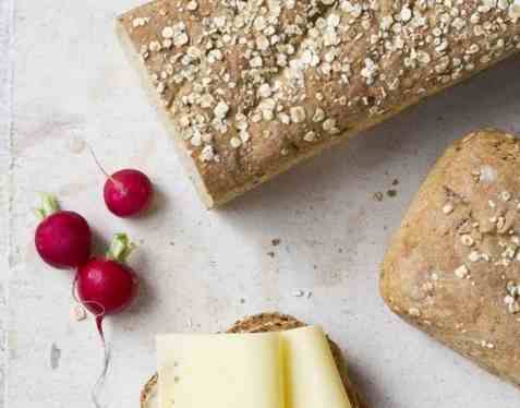 Grovt gulrotbrød oppskrift.