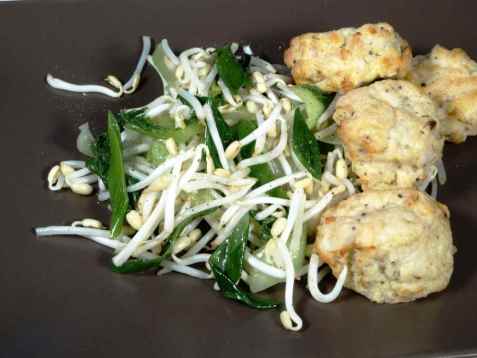 Stir fry spirer med fiskekaker og pepper oppskrift.