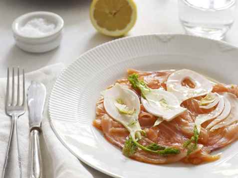 Laksecarpaccio med fennikel oppskrift.