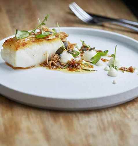 Skrei med blomkålkrem og brunet smør oppskrift.