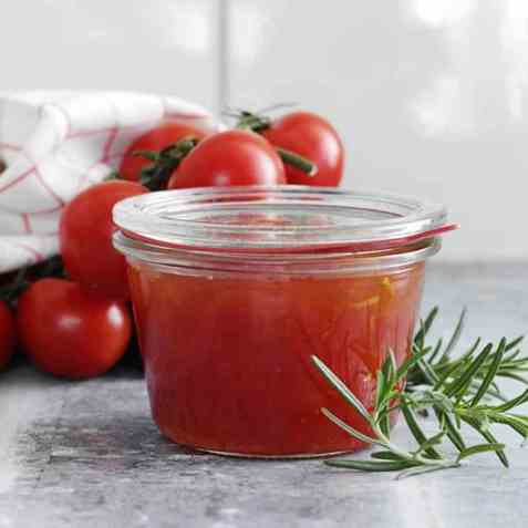 Tomatmarmelade med rosmarin oppskrift.