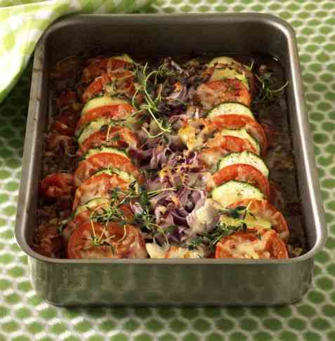 Fargeglad tomatgrateng med karbonade oppskrift.