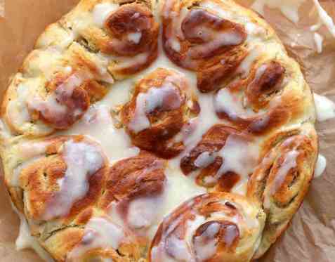 Kanelboller med kremost oppskrift.
