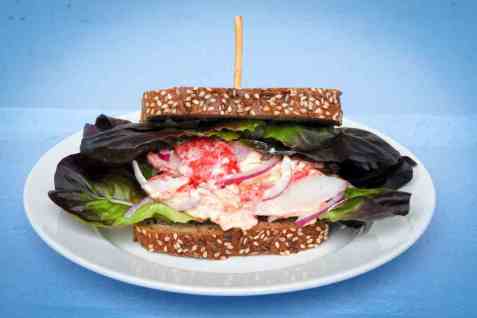 LobNobs i sandwich med majonessalat oppskrift.