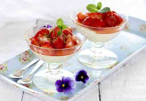 Limemarinerte jordbær med mousse oppskrift.