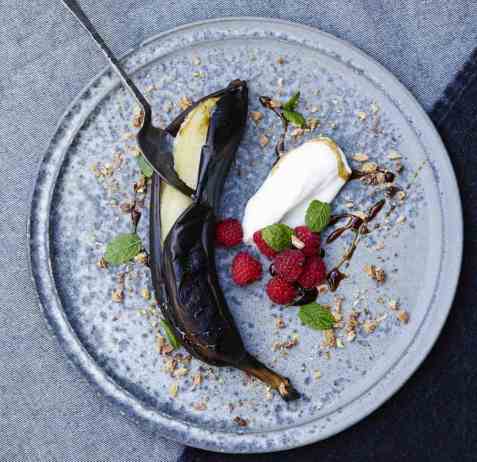 Grillet banan med vaniljeis oppskrift.