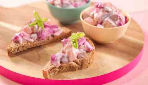 Rosa sildesalat oppskrift.