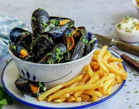 Blåskjell med pommes frites - moules-frites oppskrift.