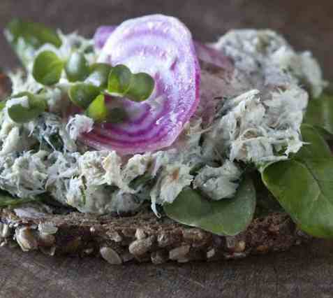 Brødskive med makrellrøre oppskrift.